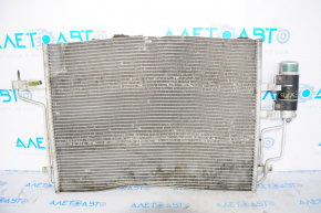 Radiatorul condensatorului de aer condiționat pentru Ford Escape MK3 13-16 2.0T este îndoit și stricat.