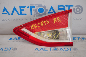 Lampa interioară pentru capacul portbagajului dreapta Ford Escape MK3 13-16 pre-restilizare, fisură pe sticlă.