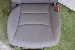 Scaun de pasager Hyundai Elantra UD 11-16 fără airbag, material textil gri, necesită curățare.