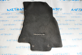 Covorul din fața dreapta a salonului Nissan Rogue 14-20, material textil, negru.