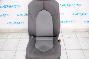 Scaun pasager Toyota Camry v70 18- fără airbag, manual, material textil gri, necesită curățare chimică.