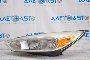 Far stânga față goală Ford Focus mk3 15-18 restilizată, halogen luminos, a fost deschisă.