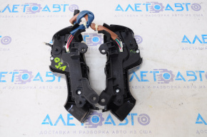 Butoanele de control de pe volanul Toyota Camry v50 12-14 usa LE, XLE tip 1 sunt uzate.