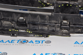 Решетка радиатора grill Ford Edge 15-18 трещины, надломы
