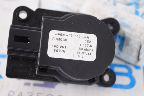 Actuator motor pentru acționarea sistemului de încălzire și aer condiționat pentru Ford Escape MK3 13-