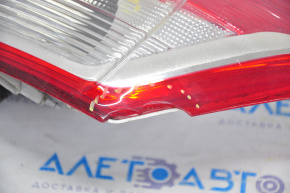 Lampa exterioară aripă dreapta Ford Escape MK3 13-16, cu un mic defect la exterior, topită în interior.