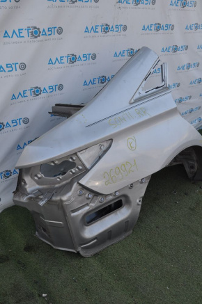 Aripa spate dreapta Hyundai Sonata 11-15 argintie, mica lovitura