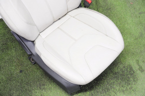 Scaun de pasager Ford Focus mk3 15-18 restilizat, cu airbag, manual, piele bej, zgârietură pe piele