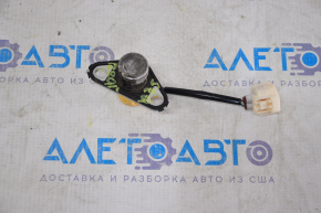 Capacul portbagajului Toyota Sequoia 08-16 este blocat.