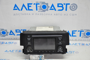 Radio Honda Civic X FC 16-18 cu ecran tactil pentru piese de schimb.