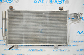 Radiatorul condensatorului de aer condiționat Mazda 6 13-21 s-a deteriorat.