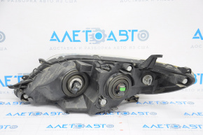 Far dreapta față Toyota Sienna 11-20, halogen simplu.