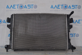 Radiatorul intercoolerului VW Jetta 19- 1.4T este îndoit.