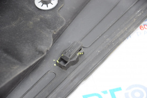 Capacul grilei stergatoarelor dreapta BMW 3 F30 12-18 defect la fixare.