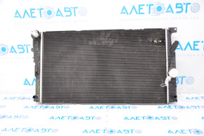 Radiatorul de răcire a apei pentru BMW F30 12-16 N20 sub senzor.