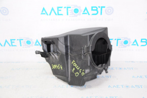 Corpul filtrului de aer Ford Focus mk3 11-18 2.0 este rupt.