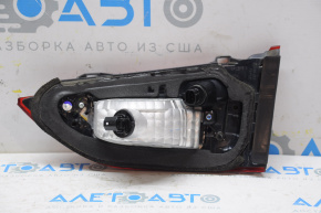 Lampa interioară pentru capacul portbagajului stânga Mazda 6 13-15 SUA, nedeteriorată, fără spargere.