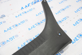 Capacul portbagajului Mazda 3 14-18 BM este uzat