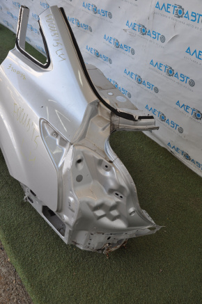 Четверть крыло задняя левая Ford Focus mk3 11-18 4d серебро, с центральной стойкой