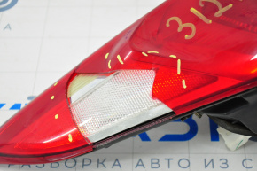 Lampa exterioară stânga aripă Hyundai Sonata 15-17, geamul este spart