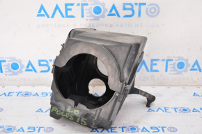 Corpul filtrului de aer Ford Focus mk3 11-18 2.0 are prinderea crăpată