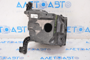 Corpul filtrului de aer Ford Focus mk3 11-18 2.0 are prinderea crăpată