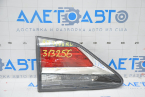 Lampa interioară pentru capacul portbagajului stânga Lexus RX450h 13-15 restilizat, reflectorul este deteriorat.