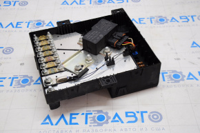 RELAY FUSE BOX Mercedes W221 сломаны защелки крышки