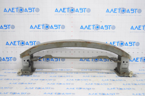 Amplificatorul de bara fata pentru Ford Fiesta 11-19 ruginit.