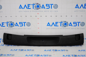 Capacul portbagajului Jeep Cherokee KL 14-18 negru este uzat.