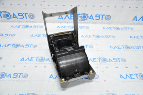 Накладка консоли передняя с подстаканникпми Toyota Prius 20 04-09 царапины