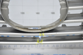 Grila radiatorului Lexus RX350 RX450H 13-15, deteriorată, cu suportul moliilor rupt, crăpături, grilă ruptă