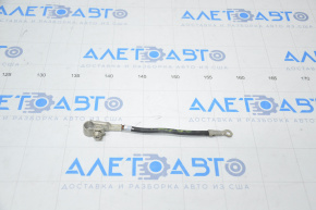 Terminalul negativ al bateriei Toyota Prius 2004-2009.