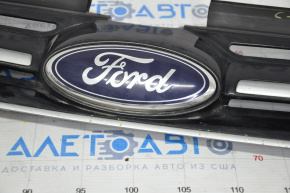 Grila radiatorului Ford C-max MK2 13-18 cu emblema, crom util, ruptă.