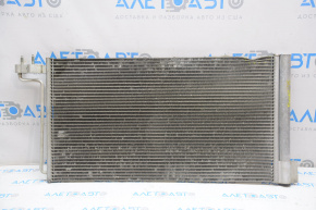 Radiatorul condensatorului de aer condiționat Ford Focus mk3 15-18 2.0 rest, strâns