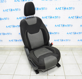 Scaun de pasager pentru Jeep Cherokee KL 14-18 fără airbag, manual, material textil negru cu inserții gri.