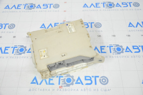 Блок предохранителей в торпеде правый Lexus GS300 GS350 GS430 GS450h 06-11