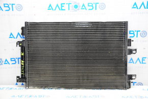 Radiatorul condensatorului de aer condiționat pentru Jeep Patriot 11-17 este zdrobit.