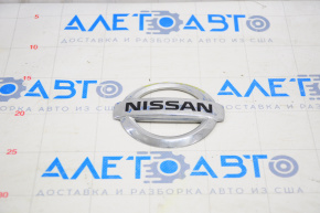 Emblema siglei portbagajului Nissan Murano z52 15 este ruptă.