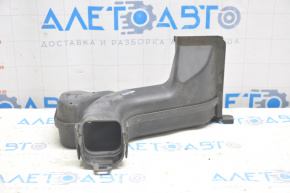 Conducta de aer Nissan Rogue 14-20 către filtru, suportul este rupt.