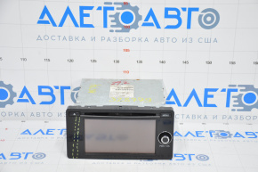 Radio-casetofon Mitsubishi Outlander 14-21 zgârietură pe panou.