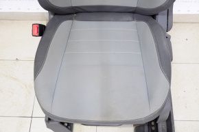 Scaun șofer Ford C-max MK2 13-18 fără airbag, manual, material textil negru-gri, necesită curățare.