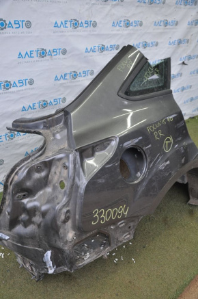 Aripa spate dreapta Ford Focus mk3 11-18 4d, gri, cu mici zgârieturi.