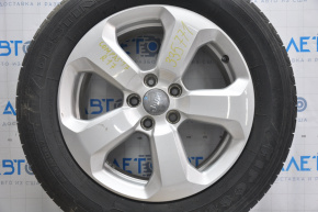 Roata de 17 inch Jeep Compass are zgarieturi.