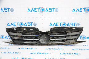 Решетка радиатора grill VW Jetta 15-18 USA со значком, с хромом