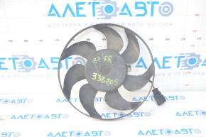 Ventilatorul de răcire dreapta pentru VW Passat b7 12-15 SUA este mic și ronțăie din cauza rulmenților.