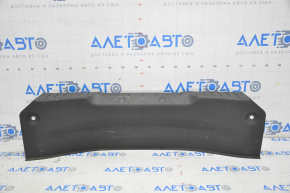 Capacul portbagajului Ford Focus mk3 11-18 4d, central, uzat, prindere ruptă.