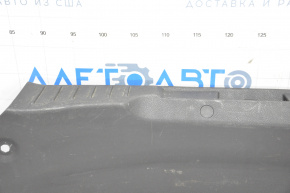 Capacul portbagajului Ford Focus mk3 11-18 4d, central, uzat, prindere ruptă