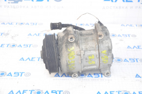 Compresorul de aer condiționat al Toyota Camry v50 12-14 2.5 usa a ars, disponibil pentru piese de schimb.