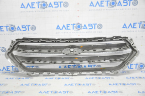 Решетка радиатора grill Ford Escape MK3 17-19 рест, серая с хромом, скол на хроме